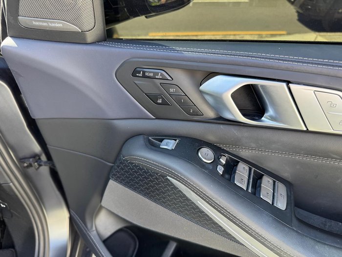 2020 BMW X7 xDrive30d M Sport Dark Shadow Edition