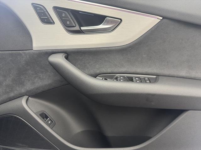 2024 Audi Q7 55 TFSI S line