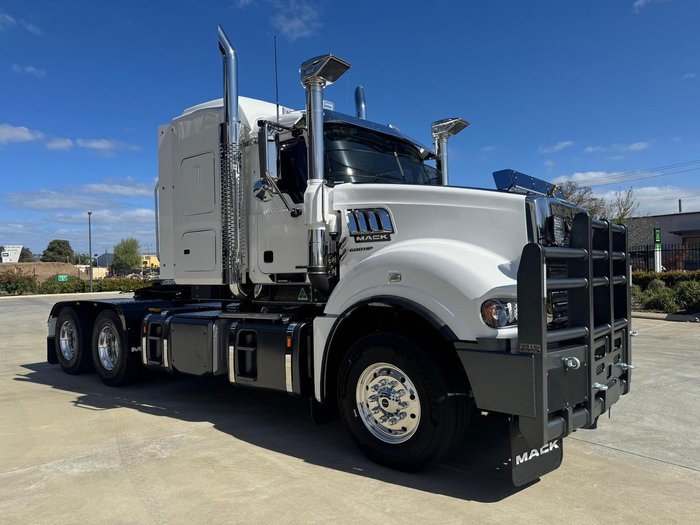 2025 Mack Super-Liner