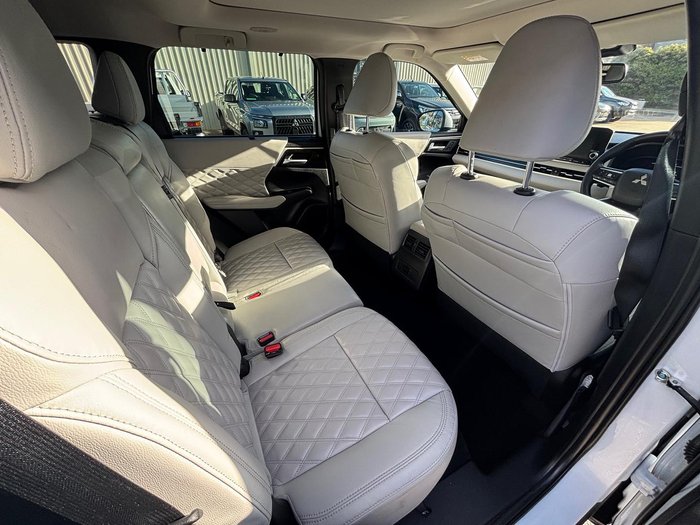 2022 Mitsubishi Outlander Exceed