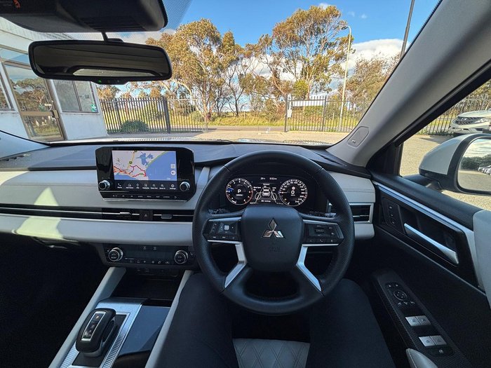 2022 Mitsubishi Outlander Exceed