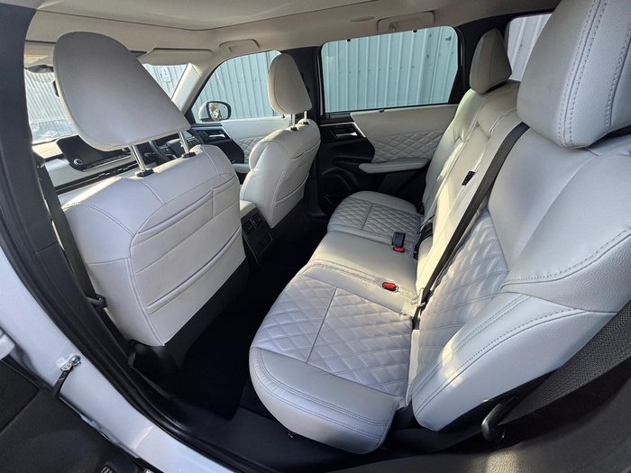 2022 Mitsubishi Outlander Exceed