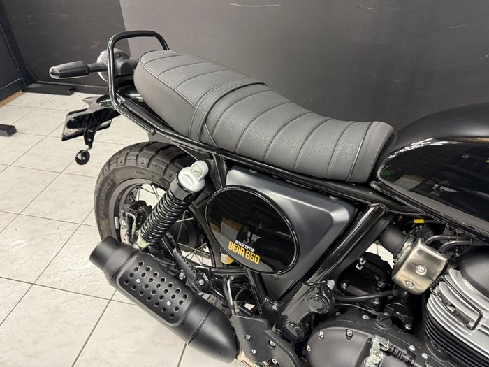 2025 Royal Enfield INTERCEPTOR 650 E5 CLASSIC Black