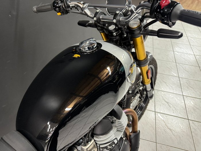 2025 Royal Enfield INTERCEPTOR 650 E5 CLASSIC Black