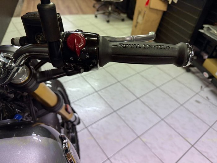 2025 Royal Enfield INTERCEPTOR 650 E5 CLASSIC Black