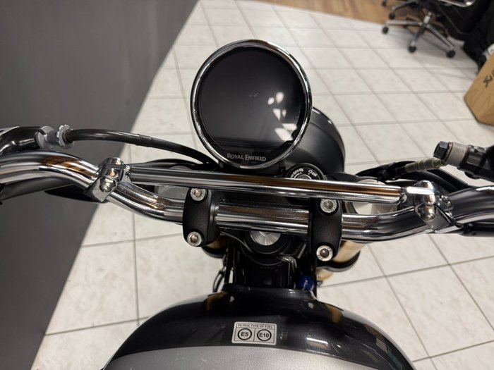 2025 Royal Enfield INTERCEPTOR 650 E5 CLASSIC Black