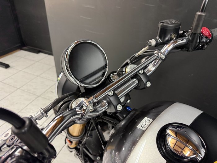 2025 Royal Enfield INTERCEPTOR 650 E5 CLASSIC Black