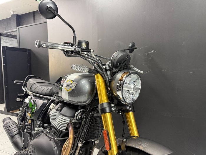 2025 Royal Enfield INTERCEPTOR 650 E5 CLASSIC Black