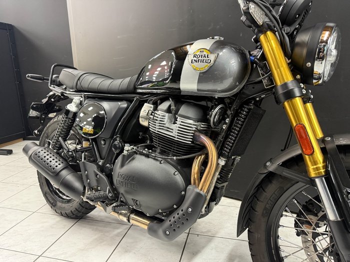 2025 Royal Enfield INTERCEPTOR 650 E5 CLASSIC Black