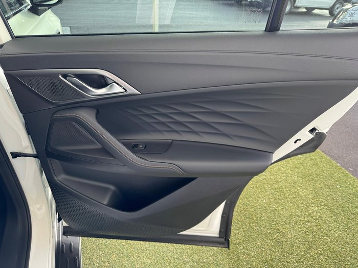 2025 MG HS Super Hybrid Essence