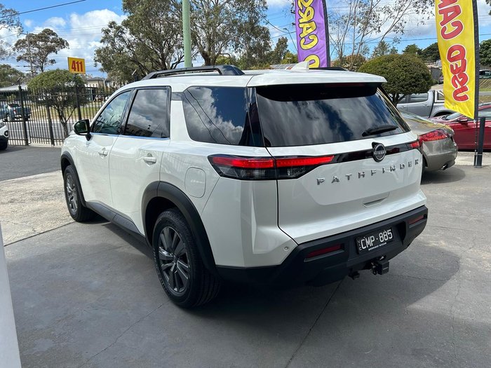 2022 Nissan Pathfinder ST-L