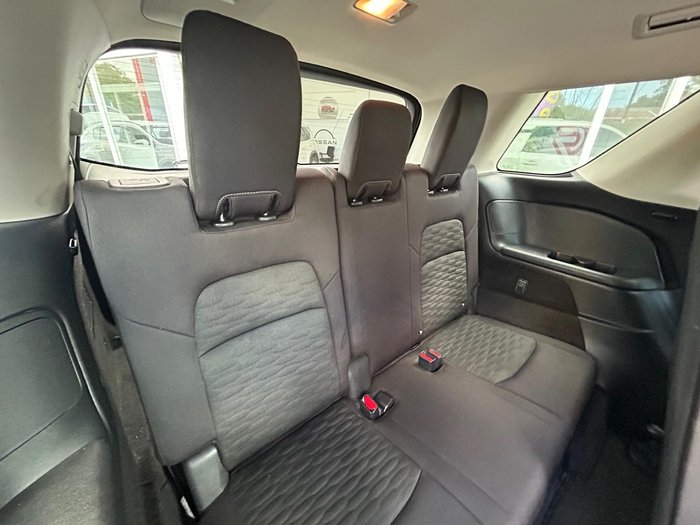 2022 Nissan Pathfinder ST-L