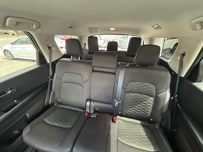 2022 Nissan Pathfinder ST-L