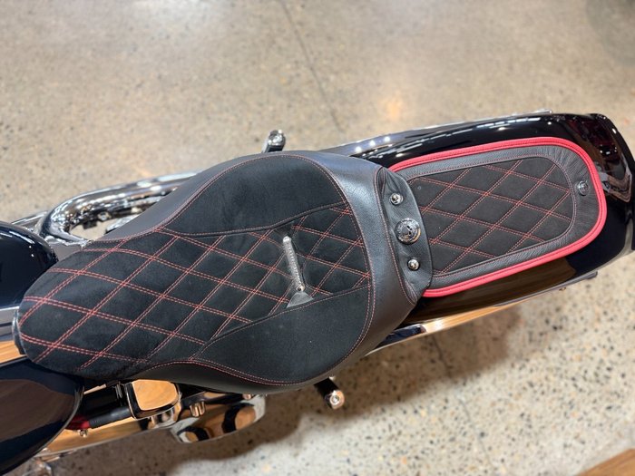 2017 Harley-davidson FXSB SOFTAIL BREAKOUT Black