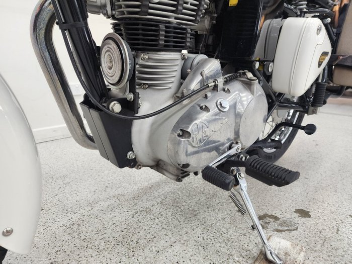 2018 Royal Enfield CLASSIC 350 White