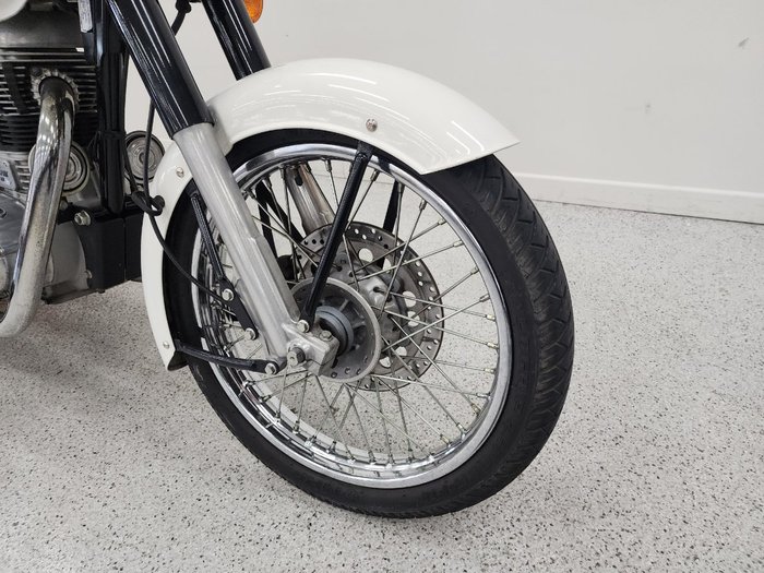 2018 Royal Enfield CLASSIC 350 White