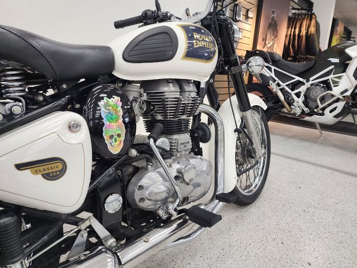 2018 Royal Enfield CLASSIC 350 White