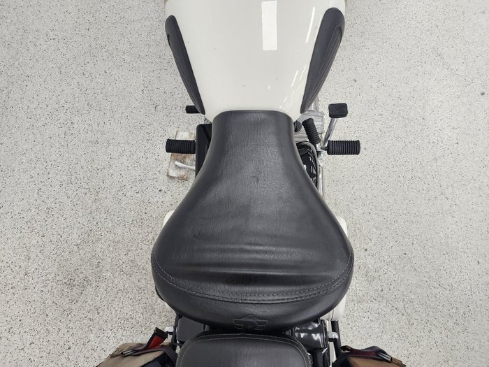 2018 Royal Enfield CLASSIC 350 White
