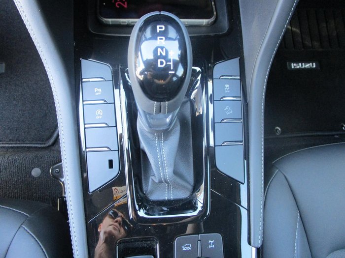 2025 Isuzu MU-X LS-T