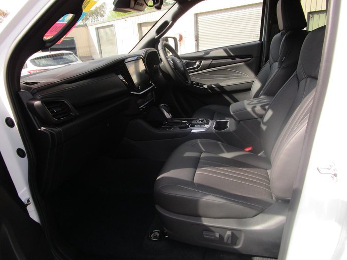 2025 Isuzu MU-X LS-T