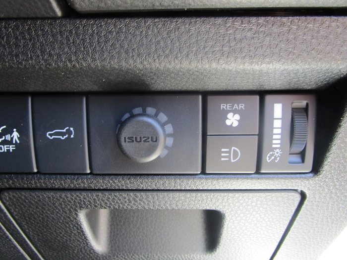 2025 Isuzu MU-X LS-T