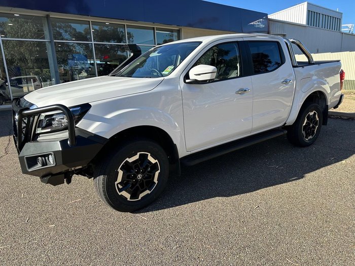 2025 Nissan Navara ST-X