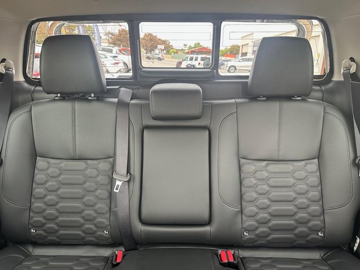 2025 Nissan Navara ST-X