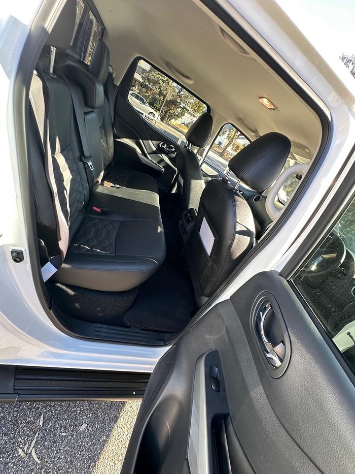 2025 Nissan Navara ST-X