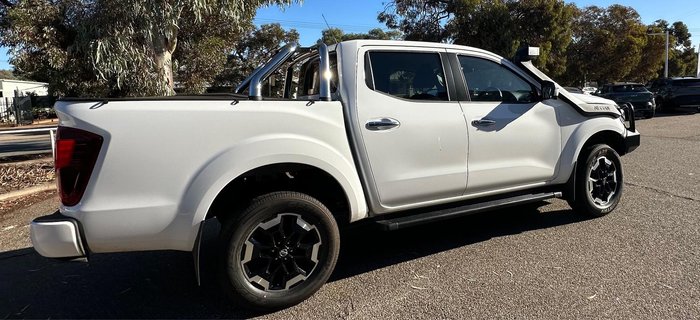 2025 Nissan Navara ST-X