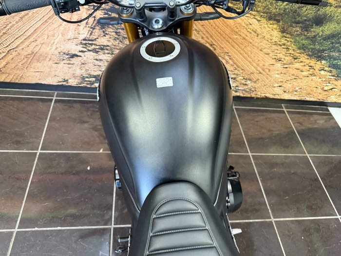 2025 Kawasaki Z900RS SE BLACK