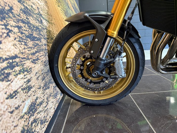 2025 Kawasaki Z900RS SE BLACK