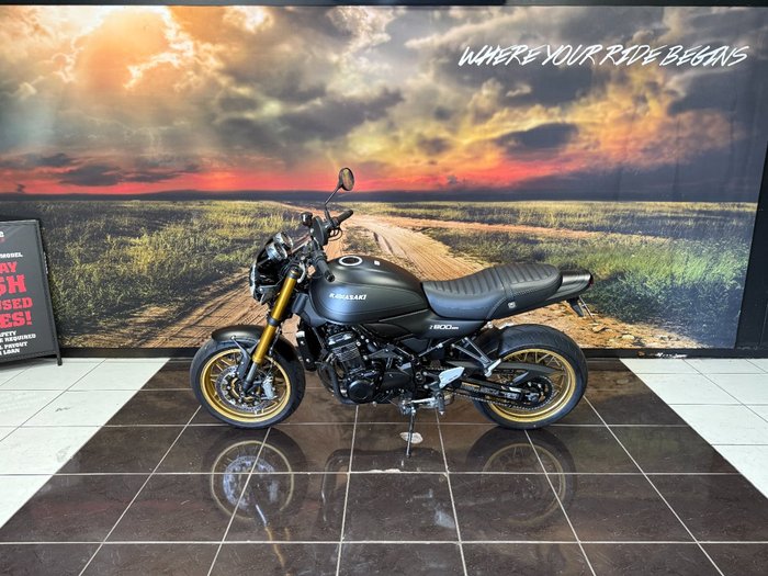 2025 Kawasaki Z900RS SE BLACK