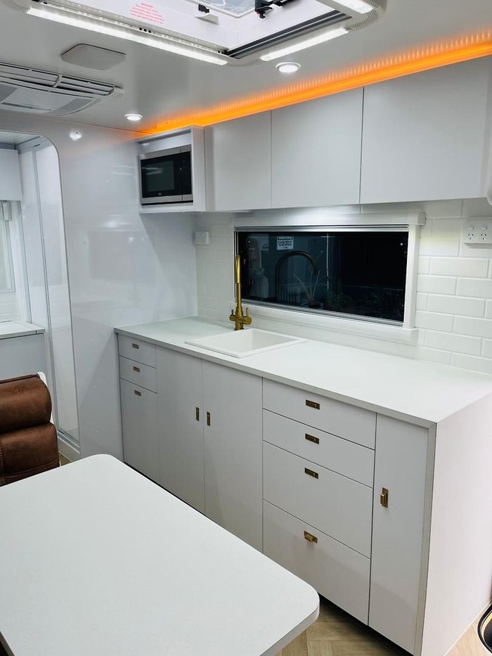 2025 Wonderland RV Amaroo 18'06