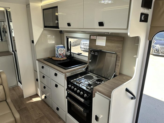 2025 JB Caravans Dirt Road Extreme 19'6 Fd