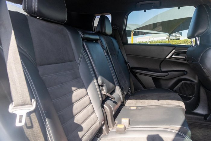 2023 Mitsubishi Outlander LS Black Edition