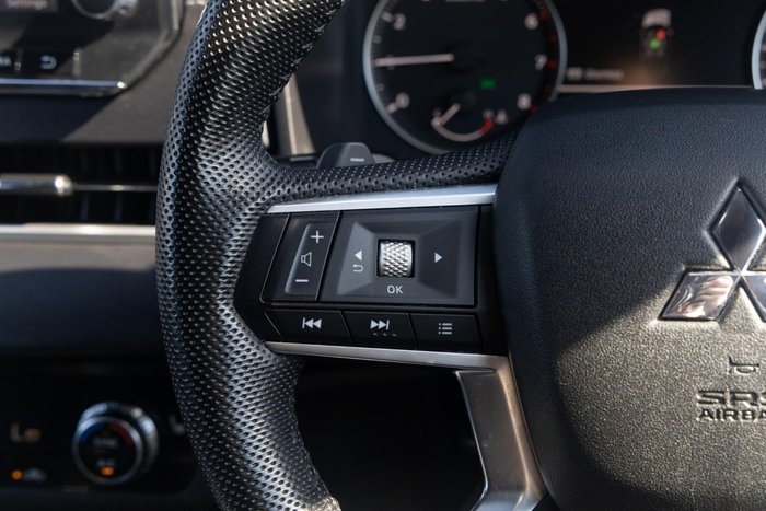 2023 Mitsubishi Outlander LS Black Edition