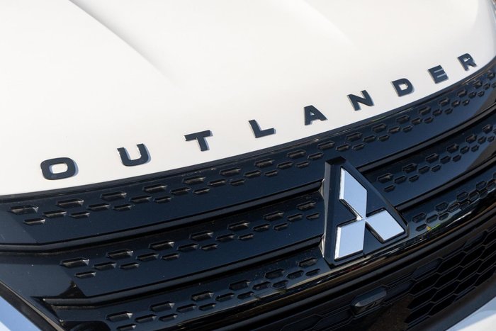 2023 Mitsubishi Outlander LS Black Edition