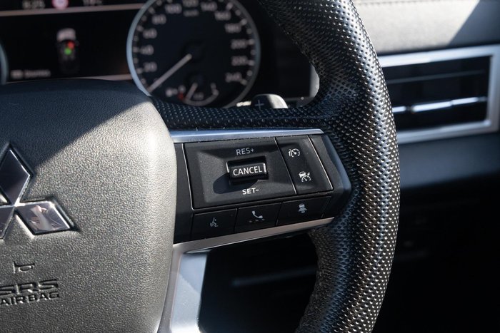 2023 Mitsubishi Outlander LS Black Edition