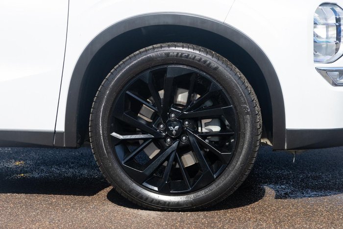 2023 Mitsubishi Outlander LS Black Edition
