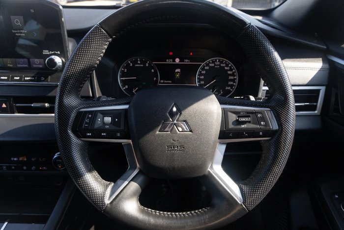 2023 Mitsubishi Outlander LS Black Edition