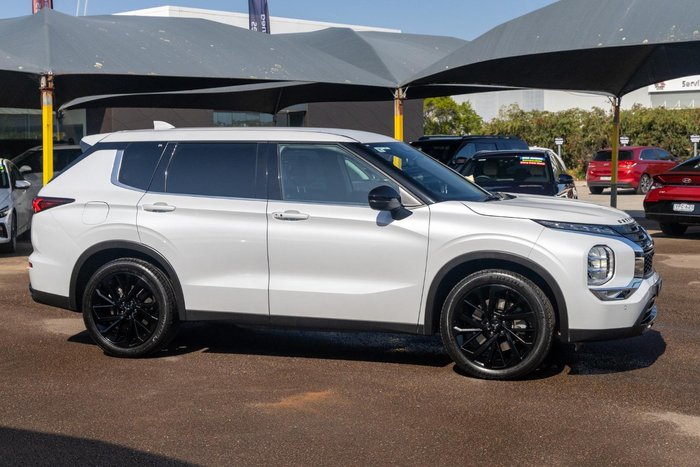 2023 Mitsubishi Outlander LS Black Edition