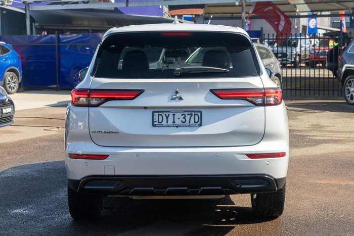 2023 Mitsubishi Outlander LS Black Edition