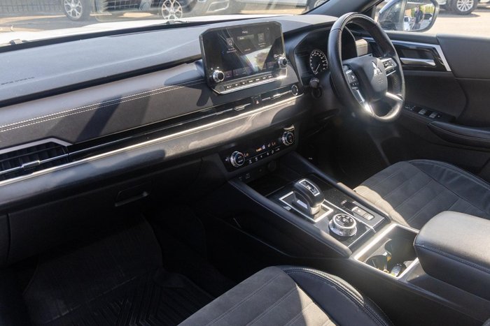 2023 Mitsubishi Outlander LS Black Edition