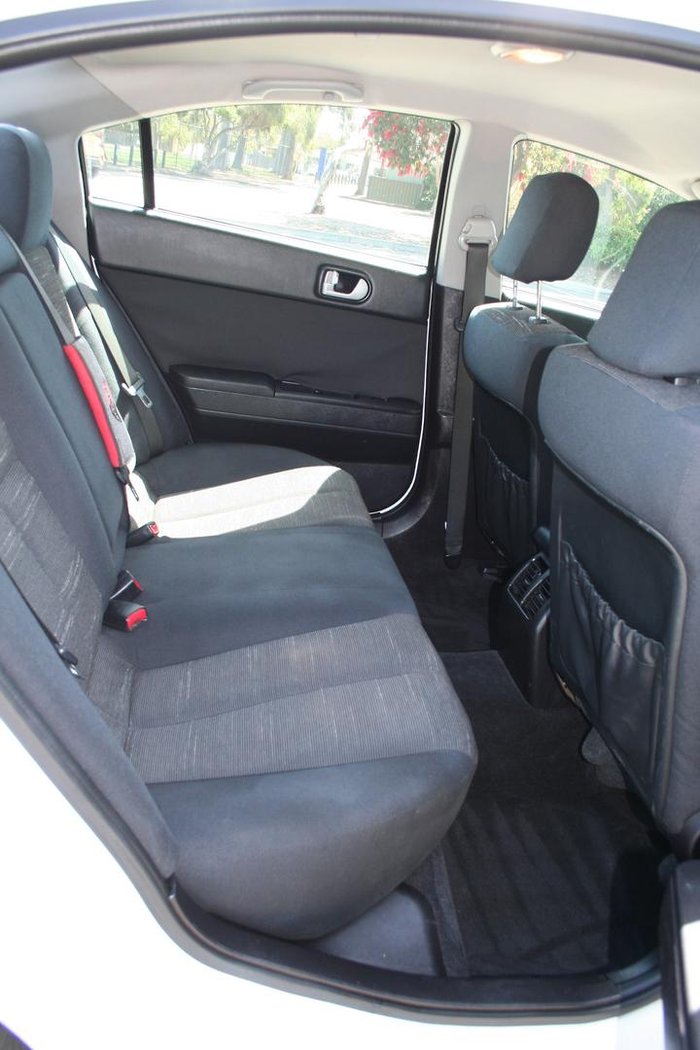 2006 Mitsubishi 380 ES DB Series 2 Mawson White