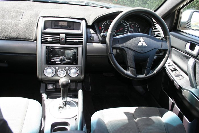 2006 Mitsubishi 380 ES DB Series 2 Mawson White
