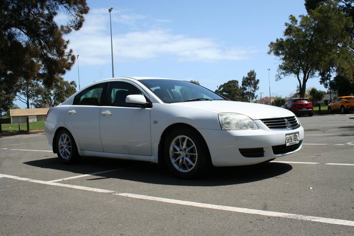 2006 Mitsubishi 380 ES DB Series 2 Mawson White