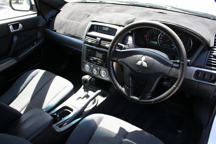 2006 Mitsubishi 380 ES DB Series 2 Mawson White