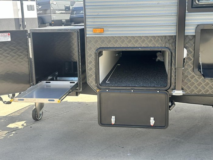 2025 JB Caravans Dirt Road Xtreme 22'6 Rear Club