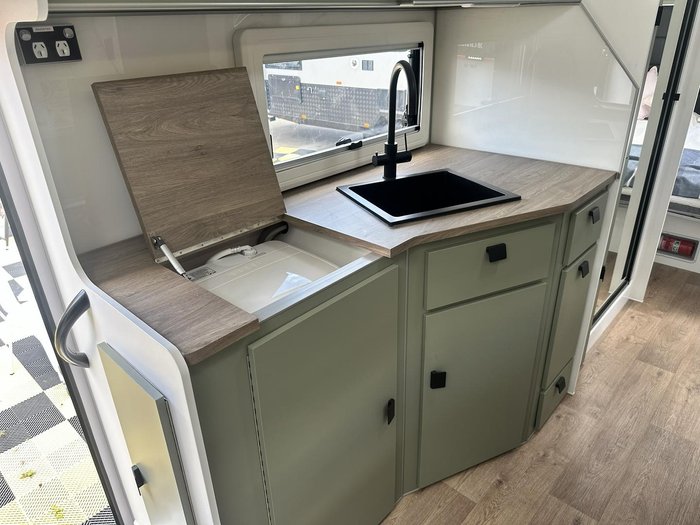 2025 JB Caravans Dirt Road Xtreme 22'6 Rear Club