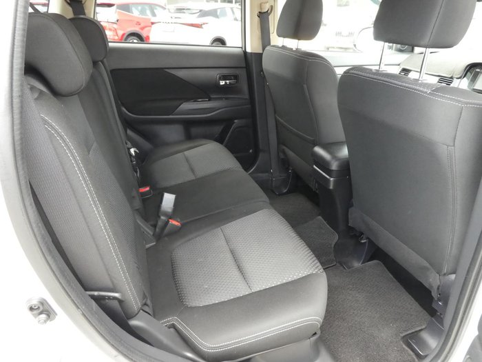 2016 Mitsubishi Outlander LS